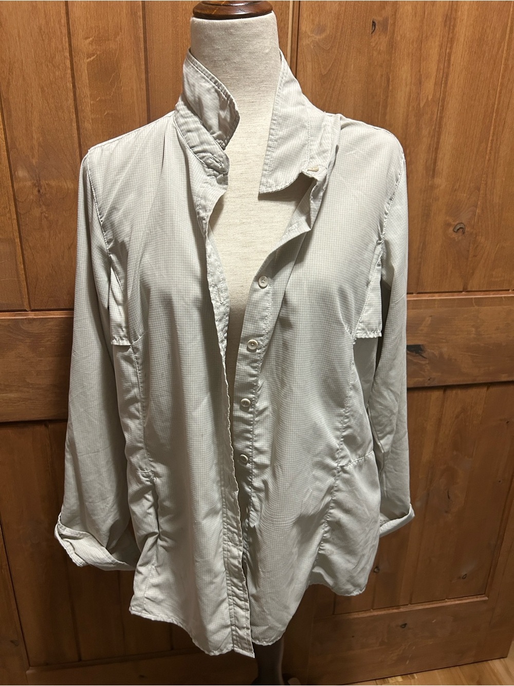 Insect Shield Outdoors Light Beige Button-Up Shirt Golf, hiking, gardening, camp